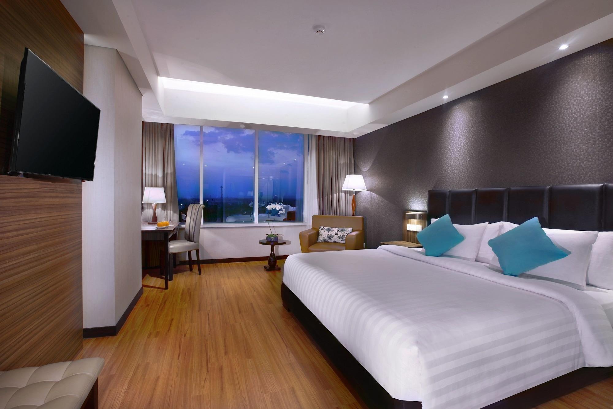 The Alana Hotel & Convention Center Solo By Aston Exterior foto