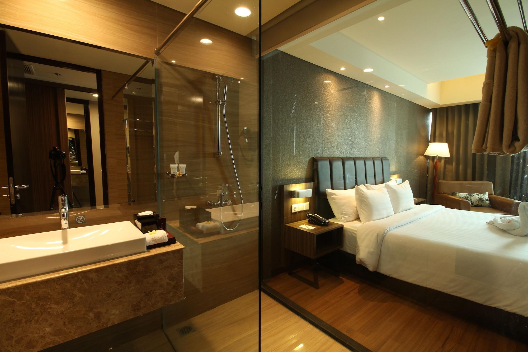The Alana Hotel & Convention Center Solo By Aston Exterior foto