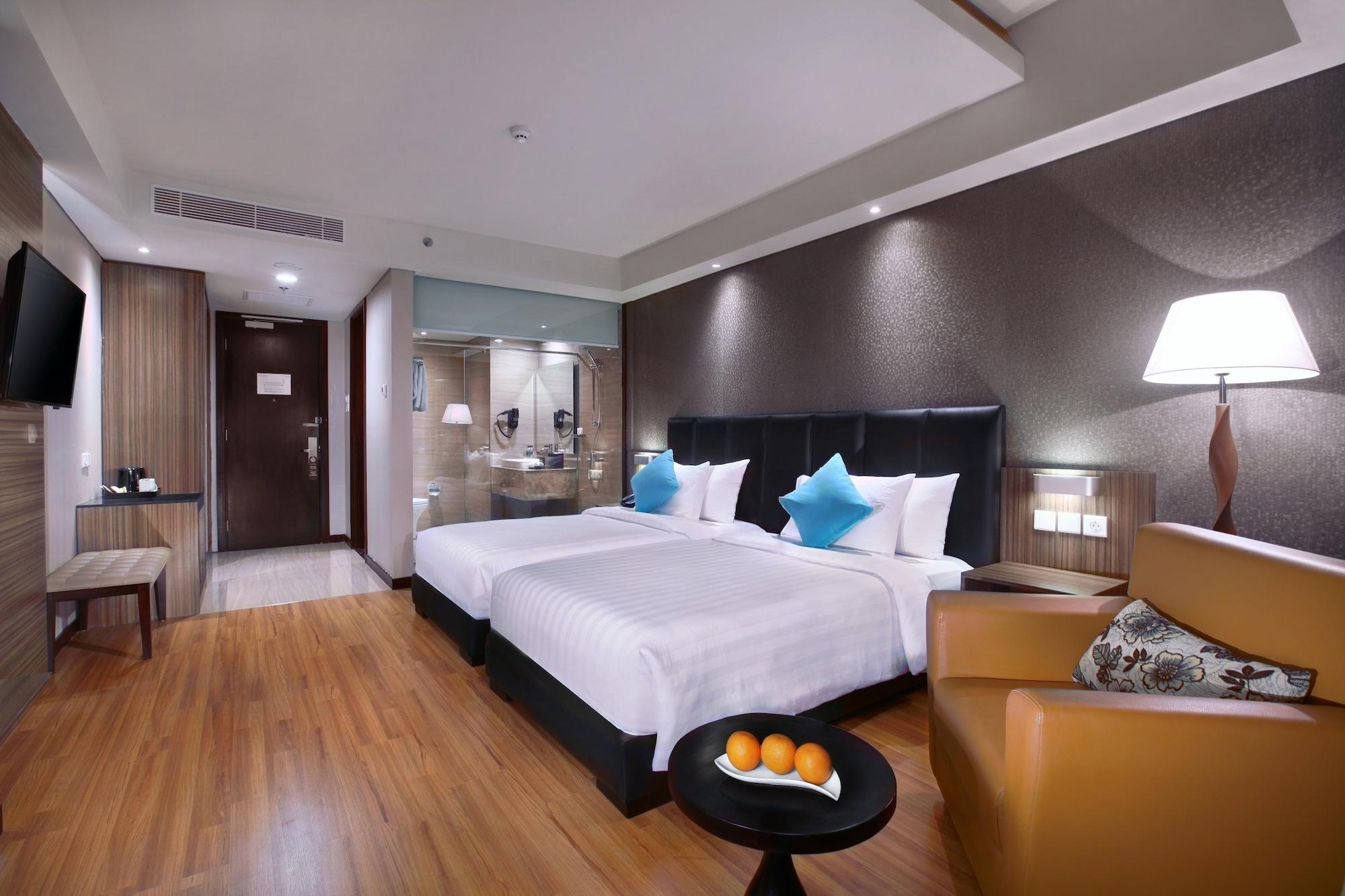The Alana Hotel & Convention Center Solo By Aston Exterior foto
