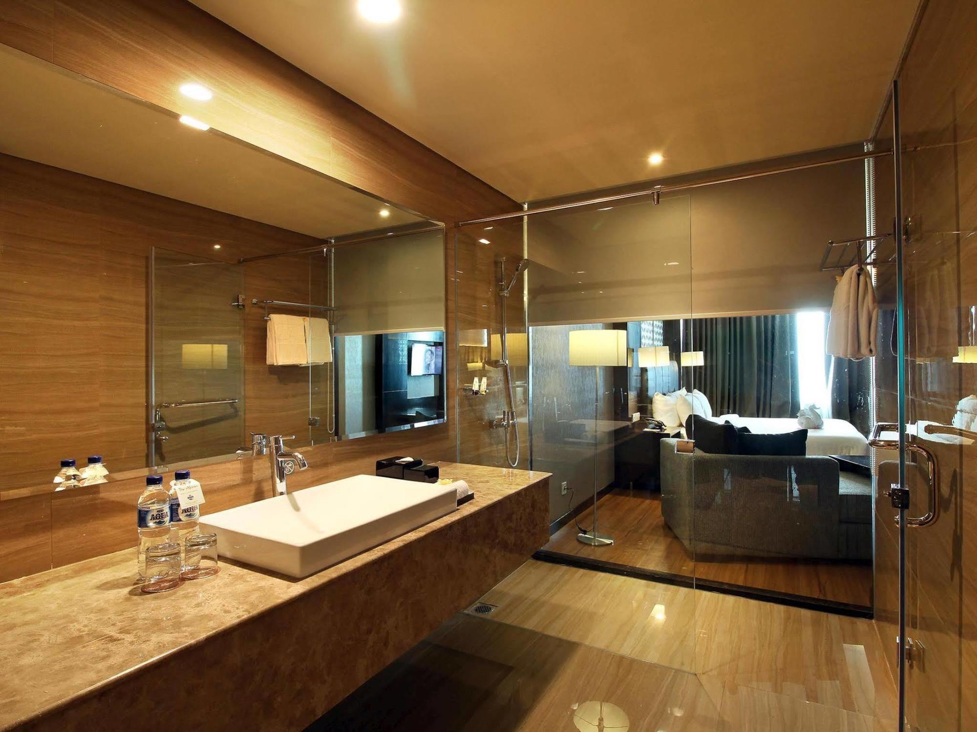 The Alana Hotel & Convention Center Solo By Aston Exterior foto