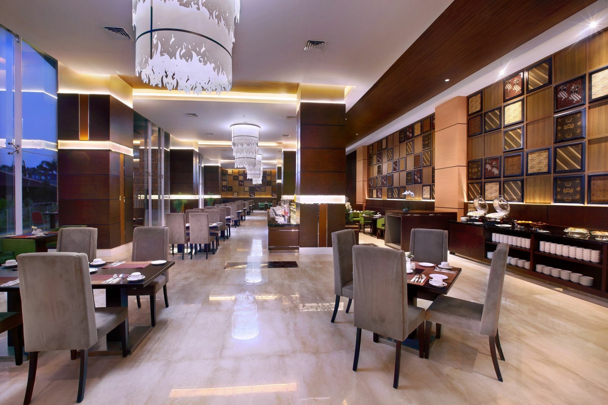 The Alana Hotel & Convention Center Solo By Aston Exterior foto