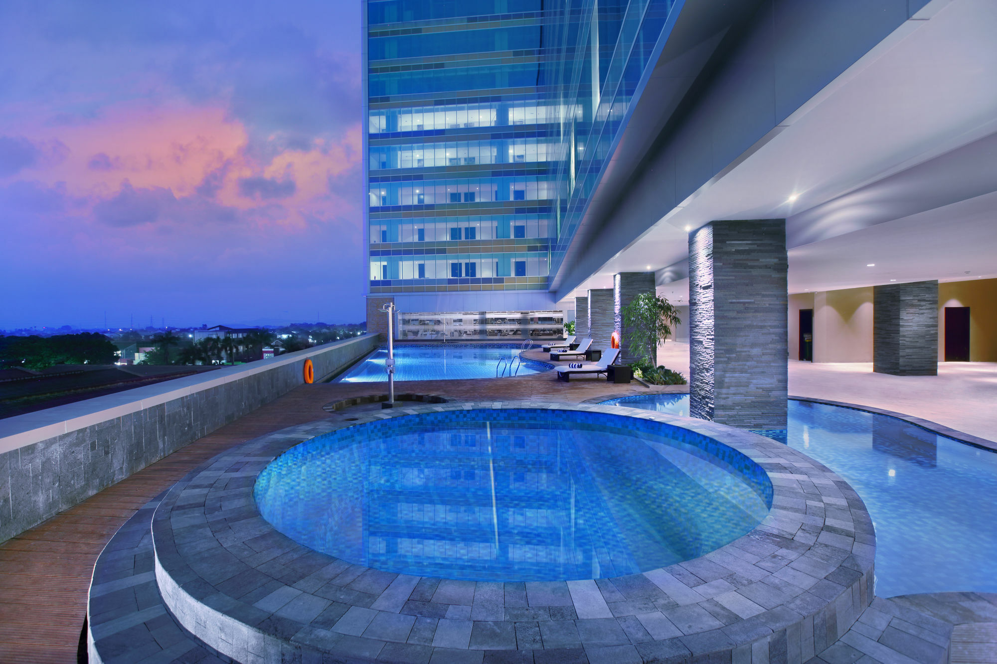 The Alana Hotel & Convention Center Solo By Aston Exterior foto