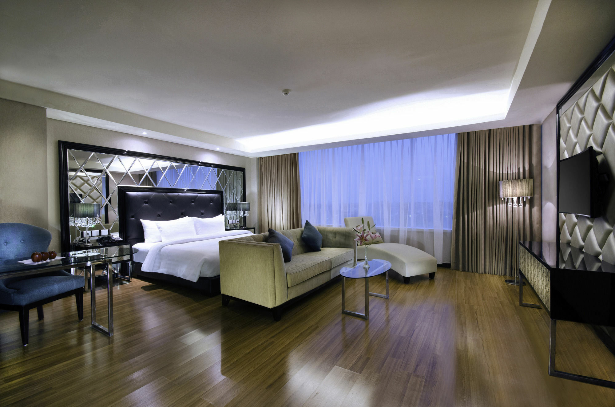 The Alana Hotel & Convention Center Solo By Aston Exterior foto
